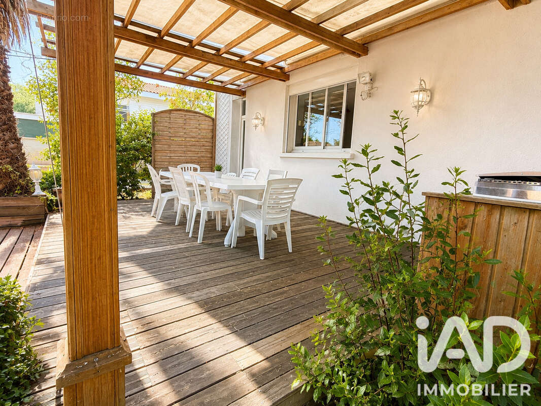 Maison 308 m² à Ares  - photo 5