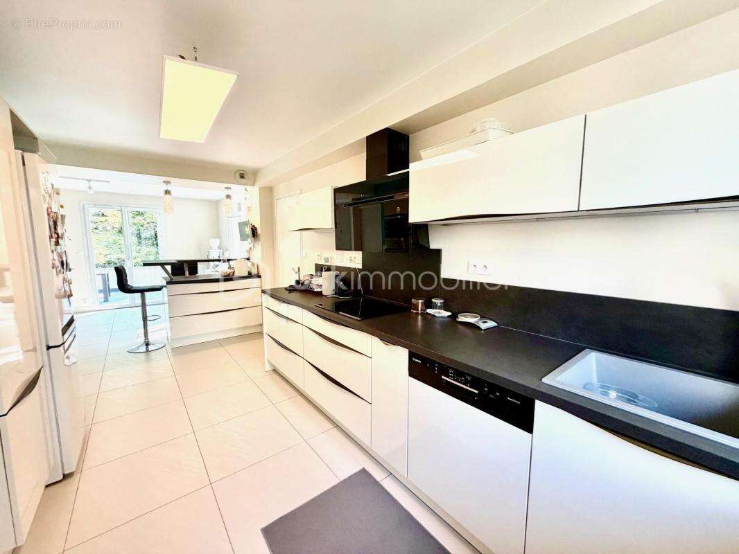 Maison à BURES-SUR-YVETTE