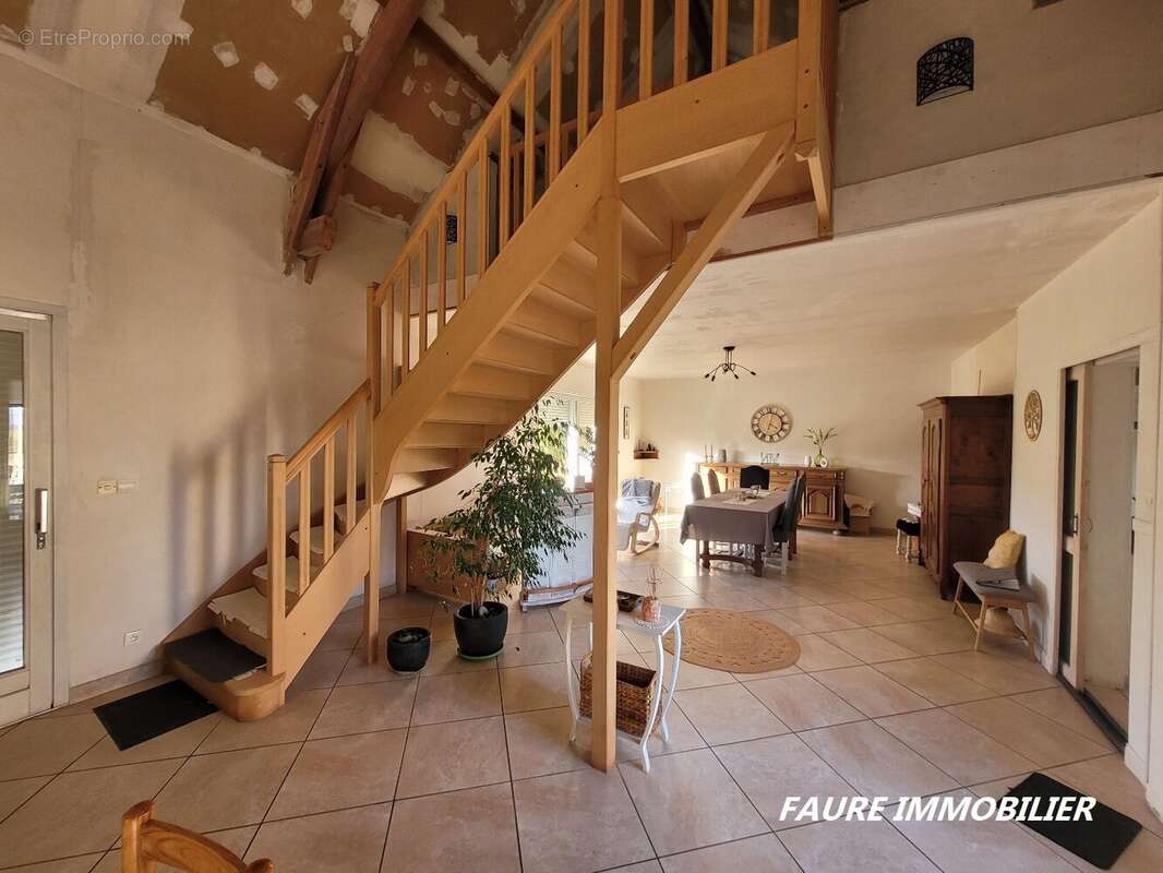 Maison à MONTALIEU-VERCIEU