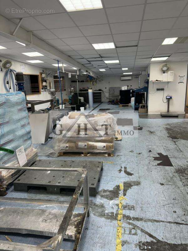 Commerce à MONTIGNY-LE-BRETONNEUX