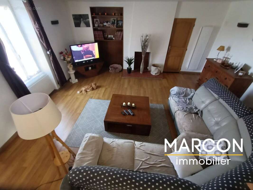 Maison à SAINT-MEDARD-LA-ROCHETTE