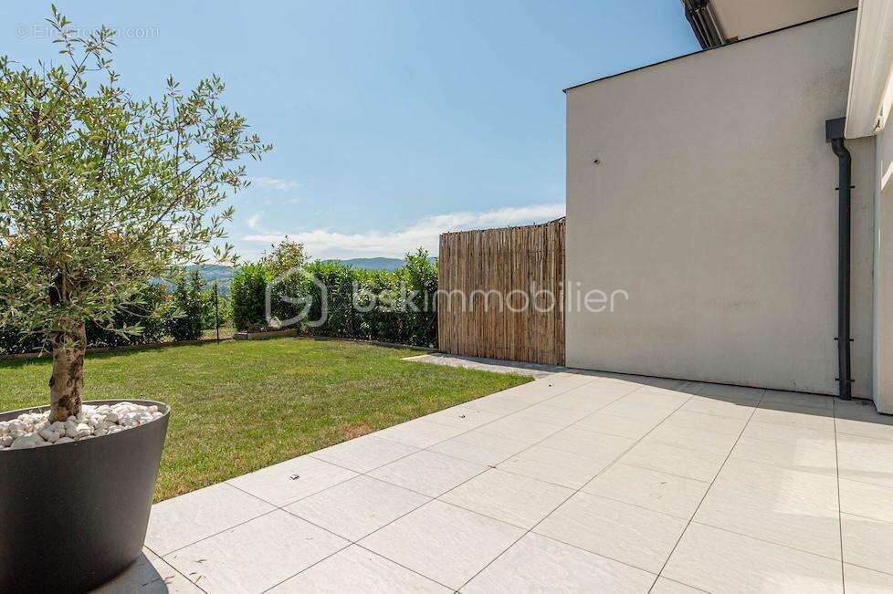 Magnifique T3 en rez-de-jardin / Place de parking / Cave / Garage en sus - photo 13