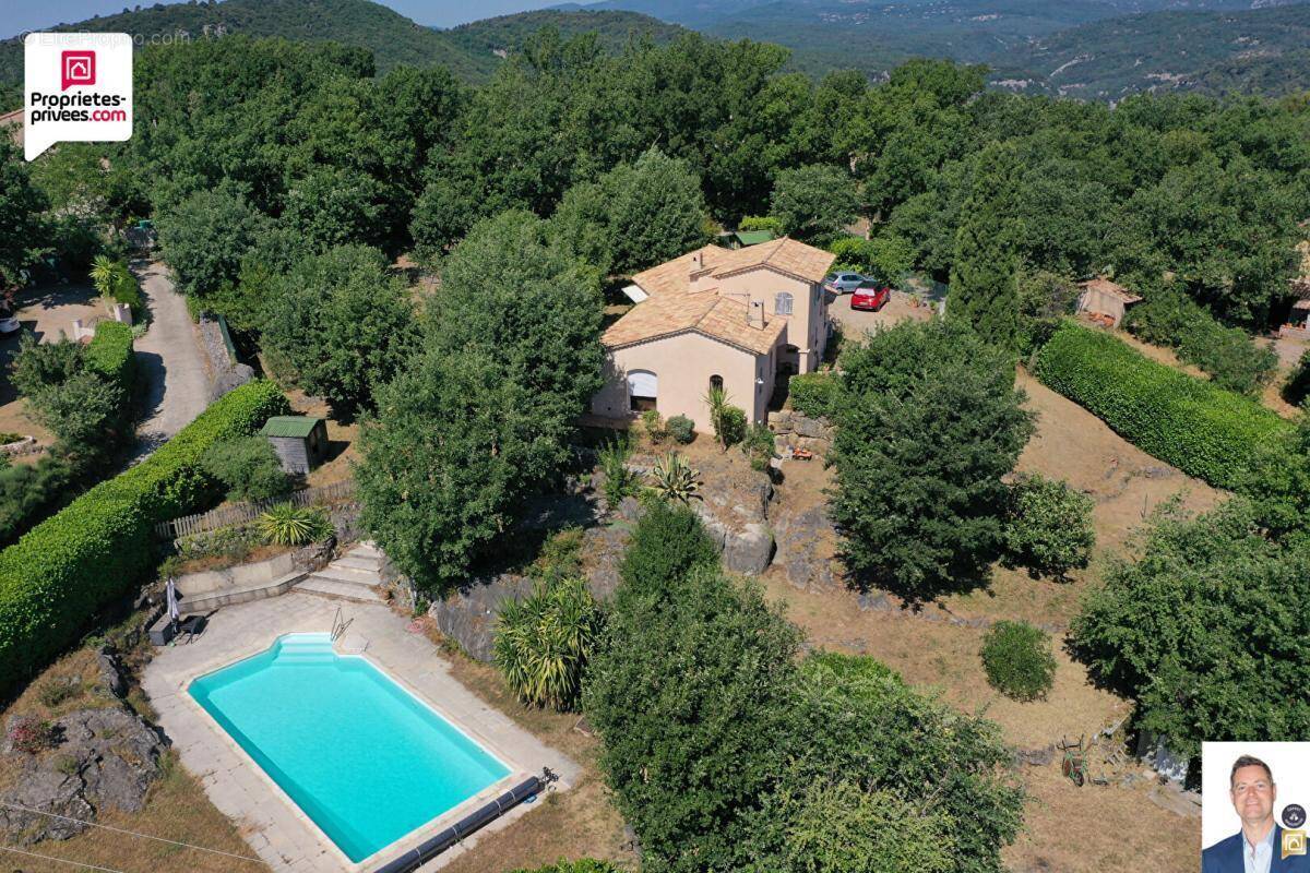 Maison à SAINT-CEZAIRE-SUR-SIAGNE