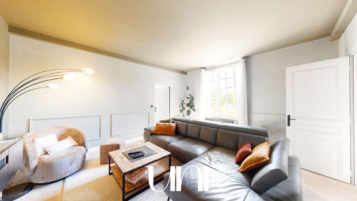 Maison 7 pièces de 230m² avec gîte indépendant - BAYEUX - photo 6