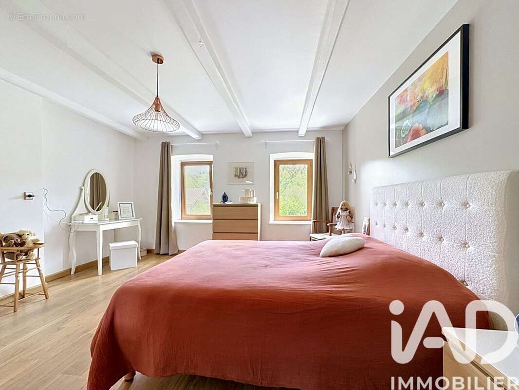 Maison 244 m² à Grandval  - photo 8