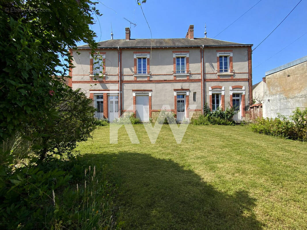 Maison à LA FERTE-IMBAULT