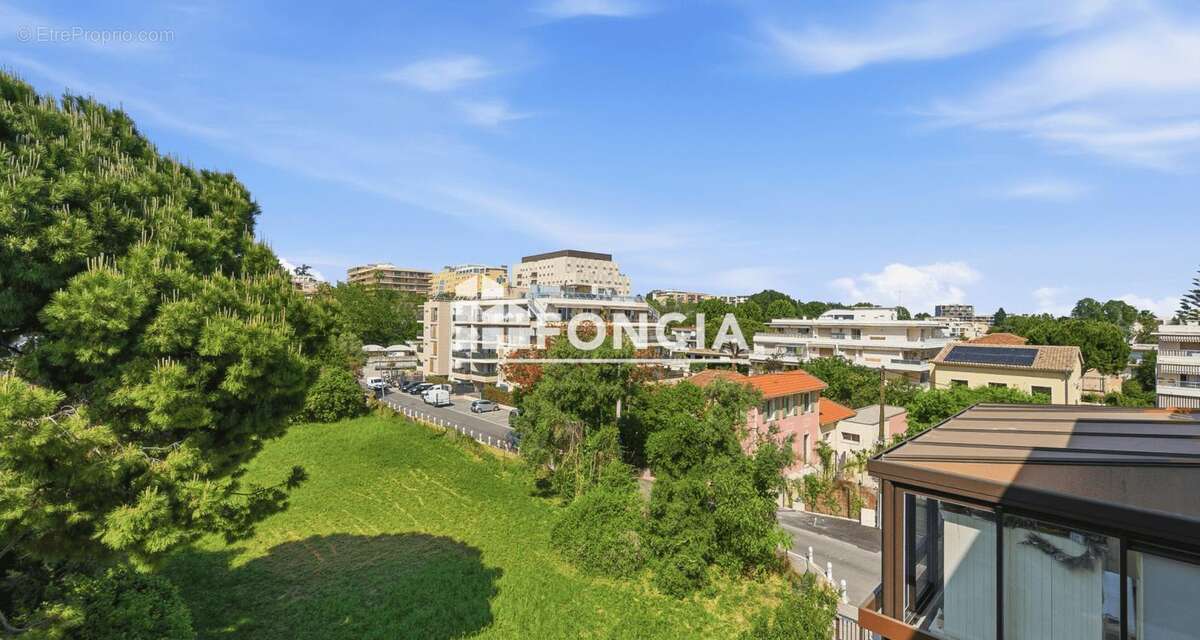 Appartement à SAINT-LAURENT-DU-VAR