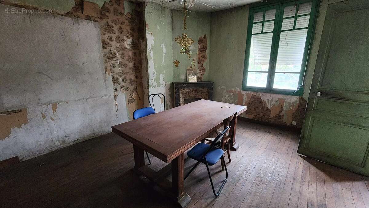EXCLUSIVITÉ PARDIES PIETAT, Maison à rénover sur 1454 m² de terrain avec garage et deux ateliers - photo 3