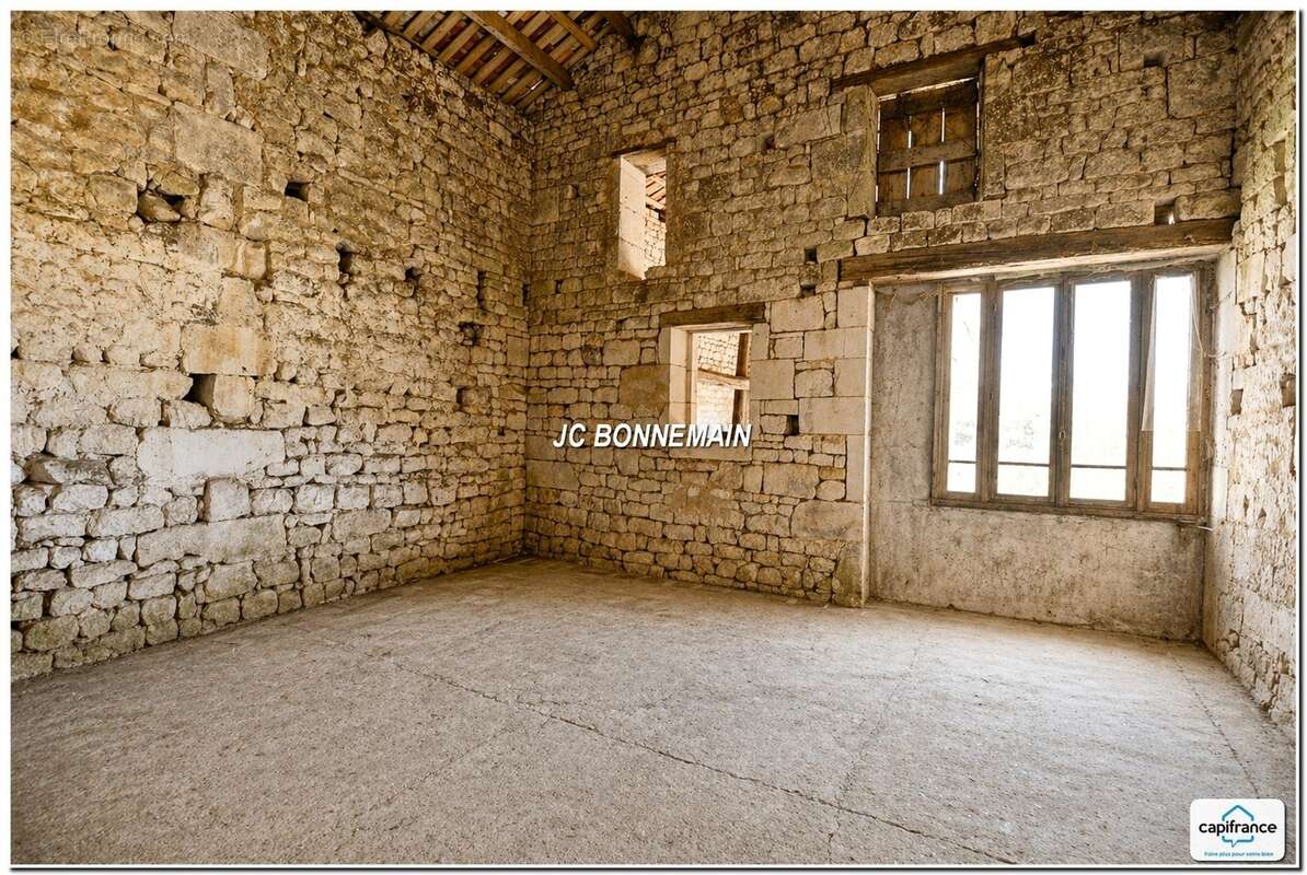 A vendre sur 1,14 Ha - Maison 1 à Réhabiliter 200 m² / Maison 2 Habitable Immédiat CHERMIGNAC (17) - photo 17