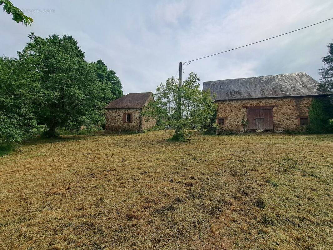 Maison à SEGUR-LE-CHATEAU