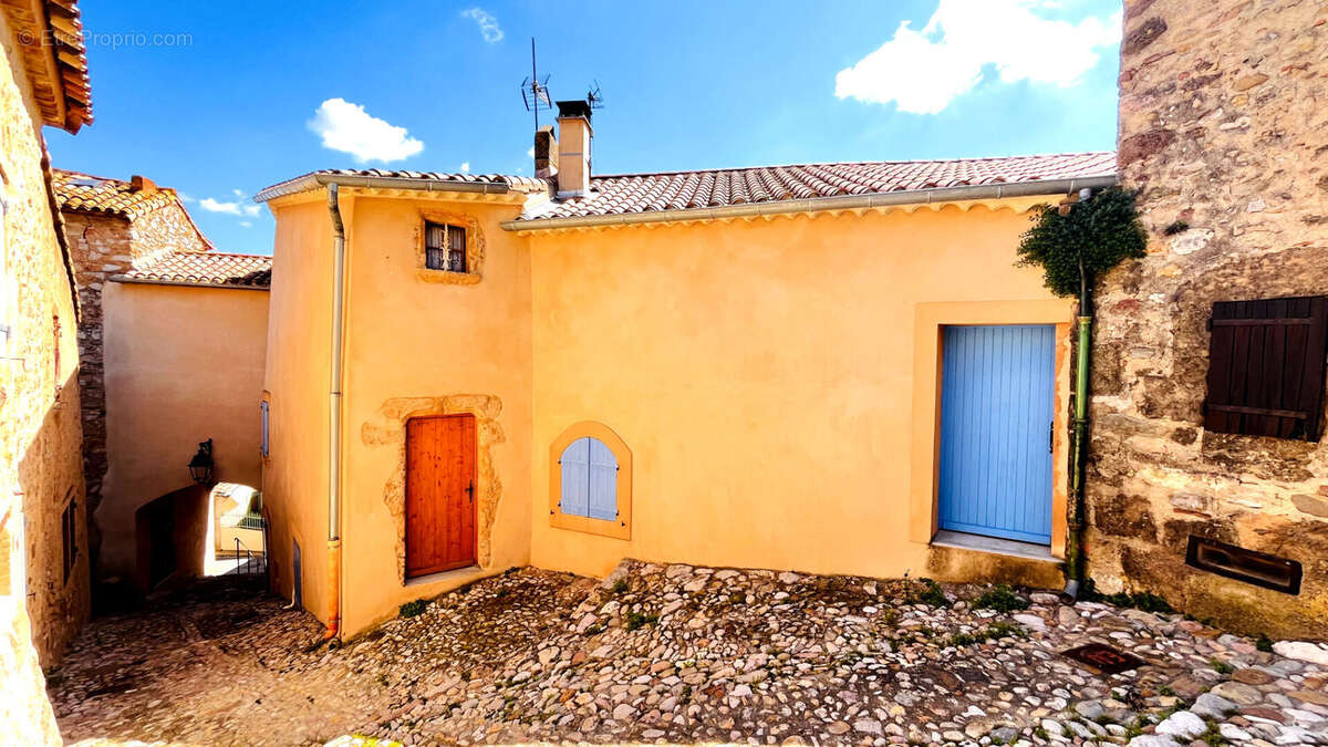 Maison à MONTOULIERS