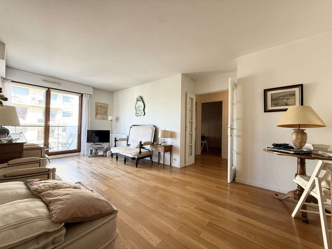 Appartement à COURBEVOIE