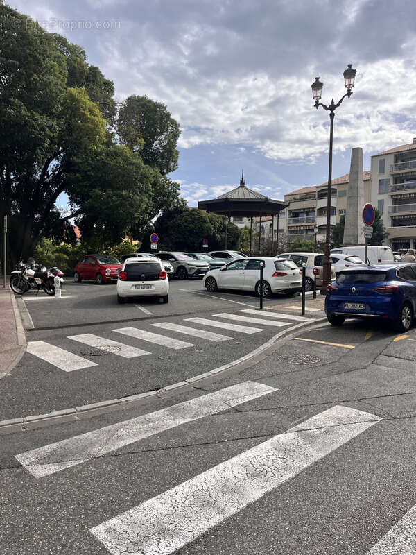Commerce à HYERES