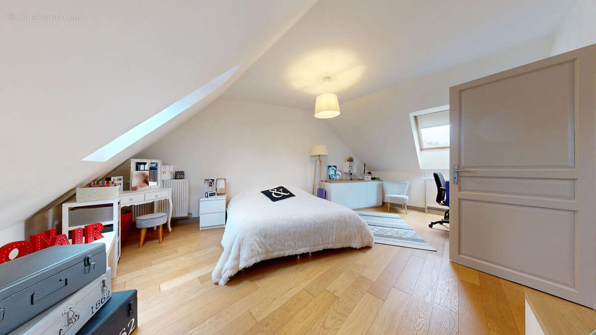 Maison à NEAUPHLE-LE-CHATEAU