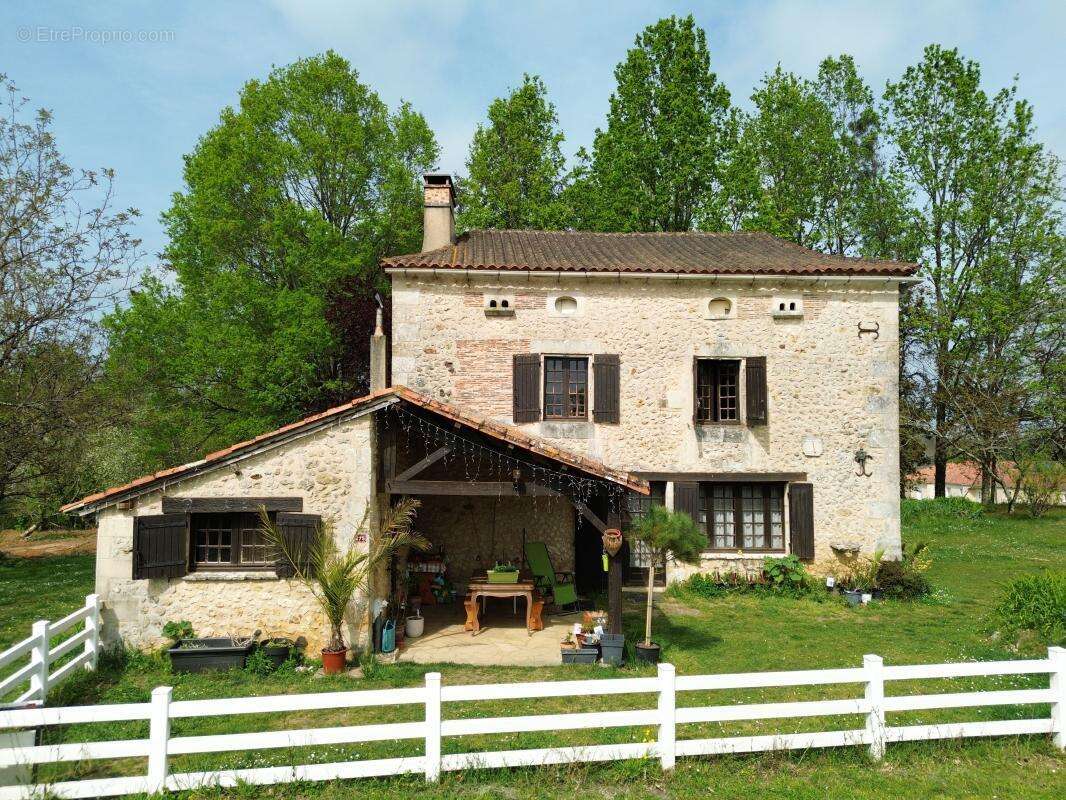 Maison à SAINT-AMAND-DE-VERGT