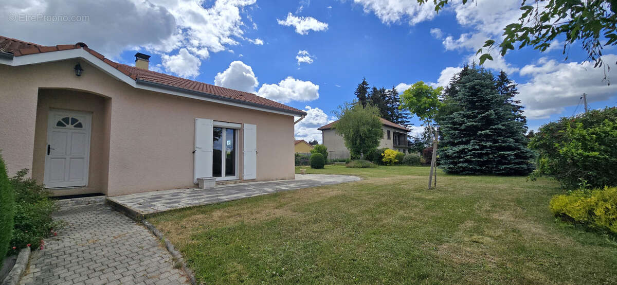 Maison à SAINT-JUST-MALMONT