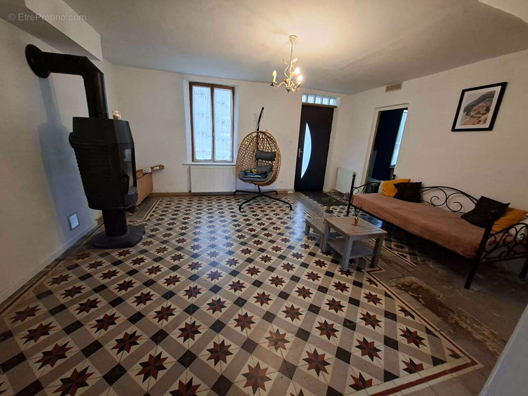 Maison à AUBENTON