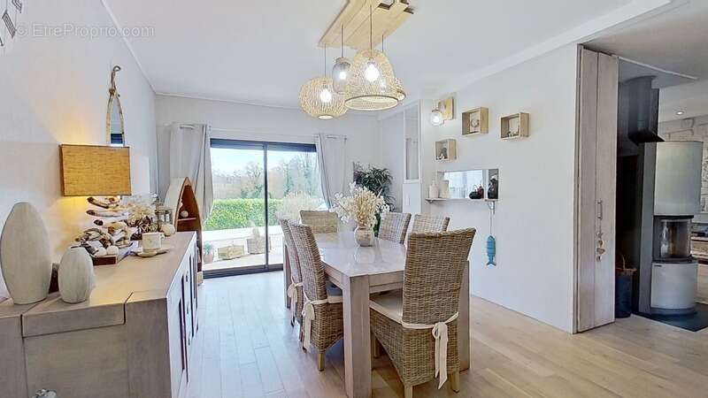 Maison à SAINT-JULIEN-SUR-VEYLE