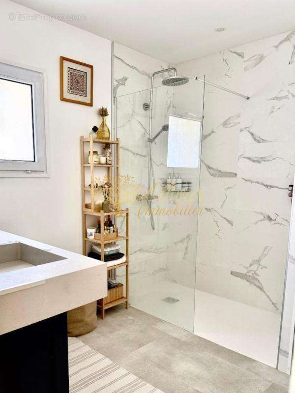 Maison de plain-pied d'environ 67 m2 habitables – Plage à pied (400 m) – La Chaume / Les Sables-d'Olonne – Terrasse plein Sud –  - photo 9