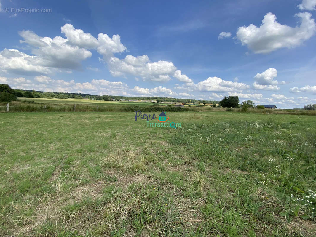Terrain à SAINT-MAURICE-D&#039;ETELAN