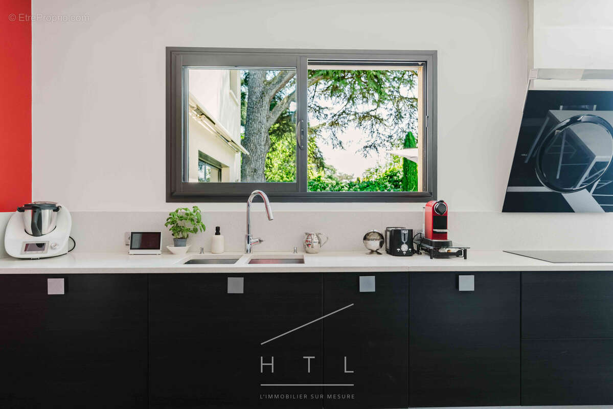 Maison contemporaine de 420 m2 avec piscine à Écully - photo 8