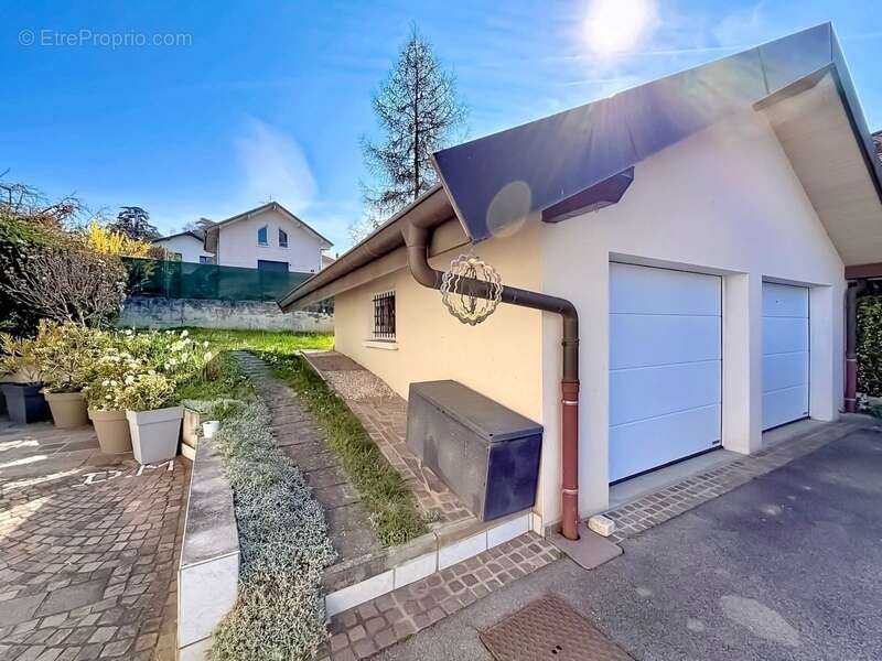 Maison à VETRAZ-MONTHOUX