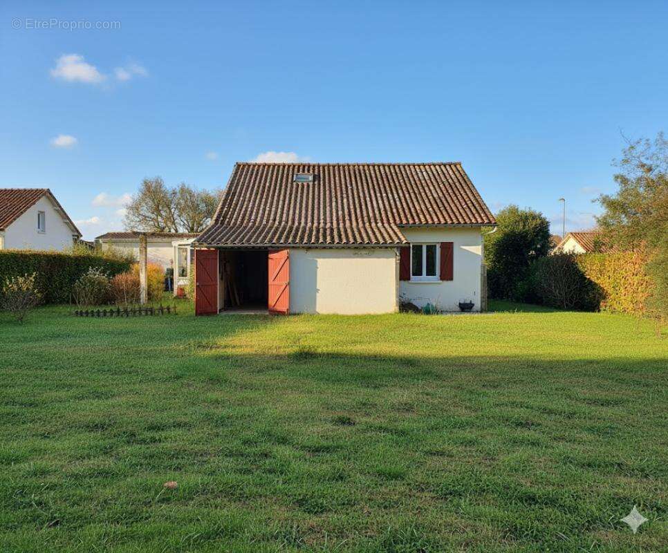 Maison à LA ROCHE-CHALAIS