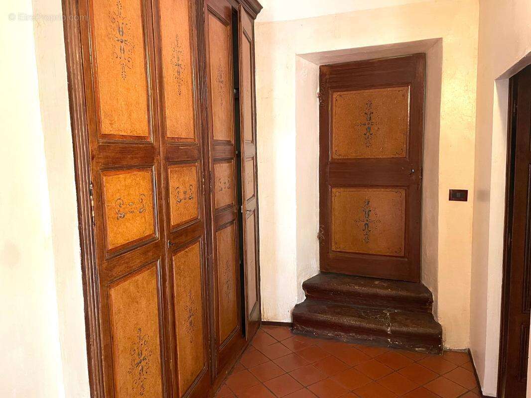 Maison à CHATEAUNEUF-GRASSE