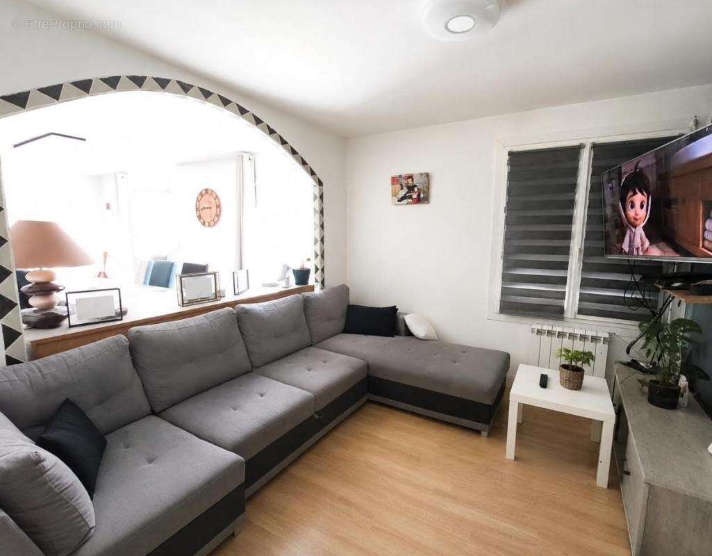 29520 Saint Goazec maison avec vie de plain pied salon séjour cuisine 44 m² 4 chambres 2 salles d'eau sous sol complet - photo 5