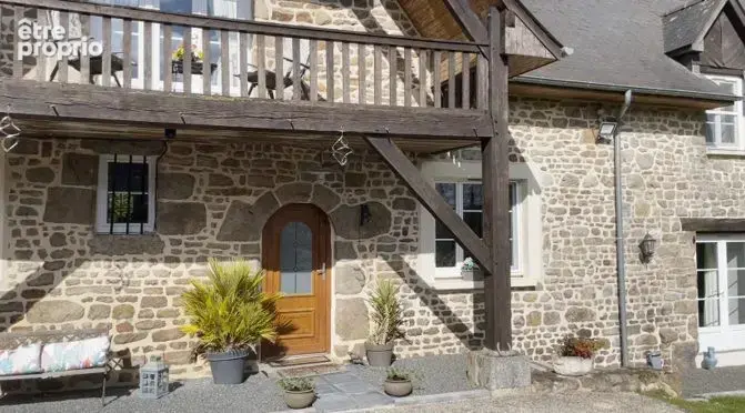 Façade maison principale / Front of the main house - Maison à BRECE