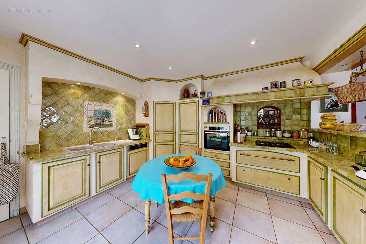 Maison à VENASQUE