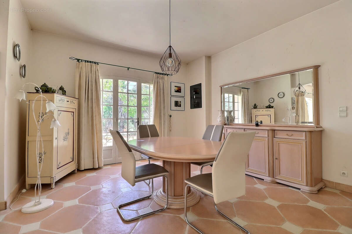 Maison à SOLLIES-VILLE