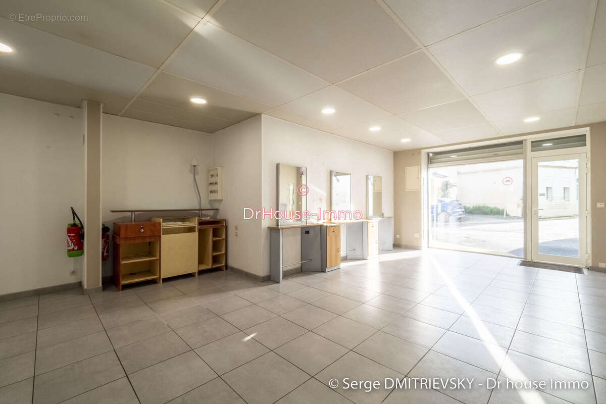 Commerce à VERTHEUIL