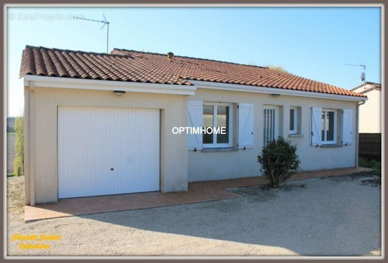 Maison à MONTMOREAU-SAINT-CYBARD