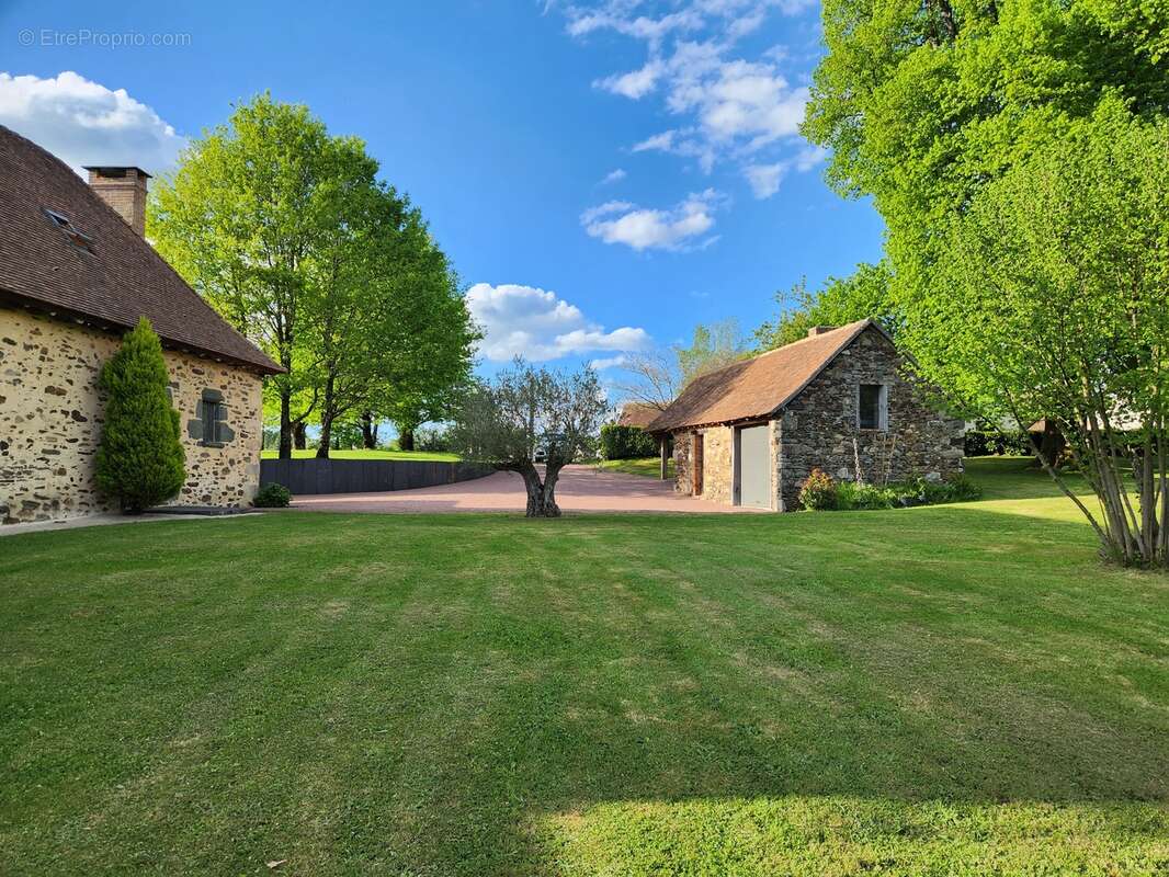 Maison à MAGNAC-BOURG