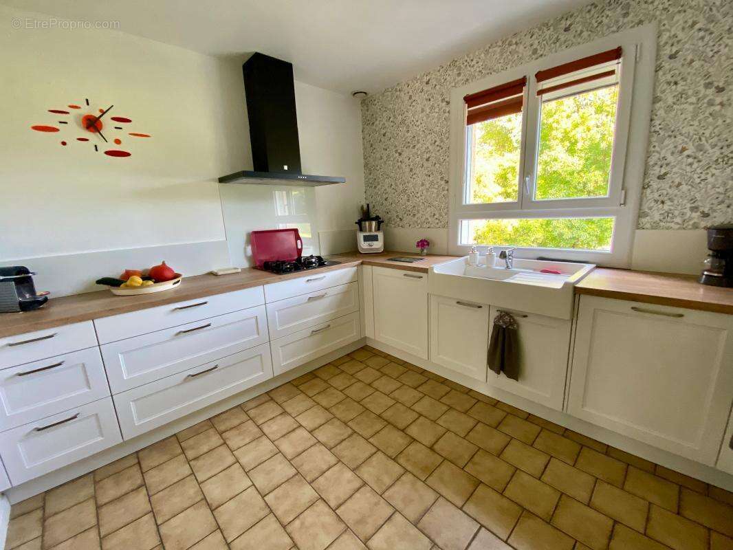 Maison à SAINT-AVIT-DE-VIALARD