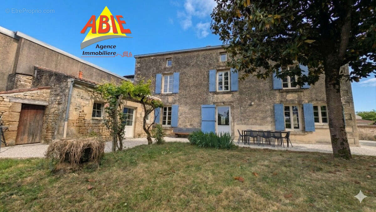 Photo 2 - Maison à SAINT-HILAIRE-DES-LOGES