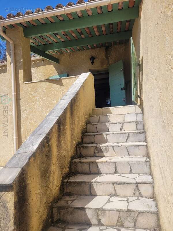 Maison à ONGLES