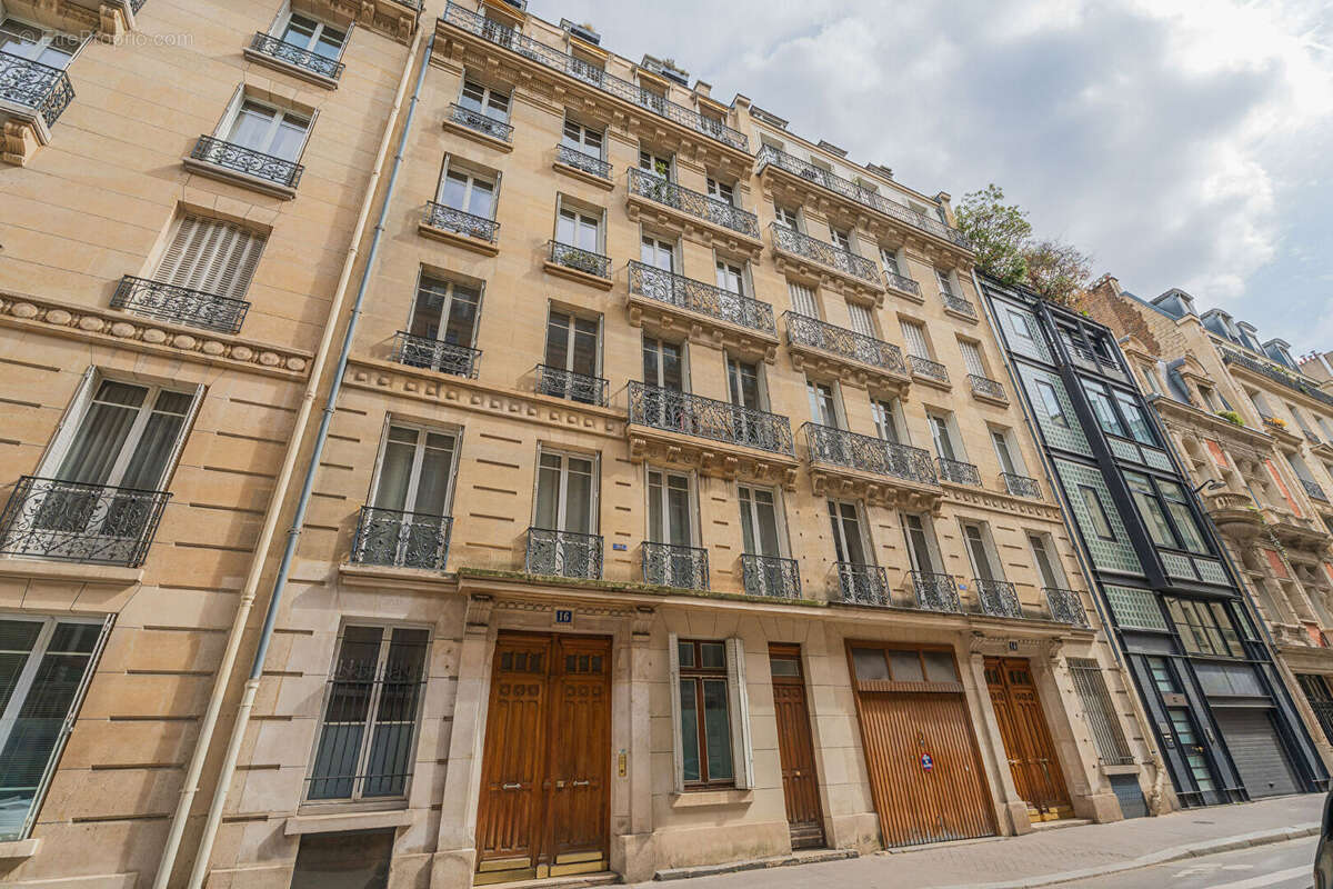 Appartement à PARIS-17E