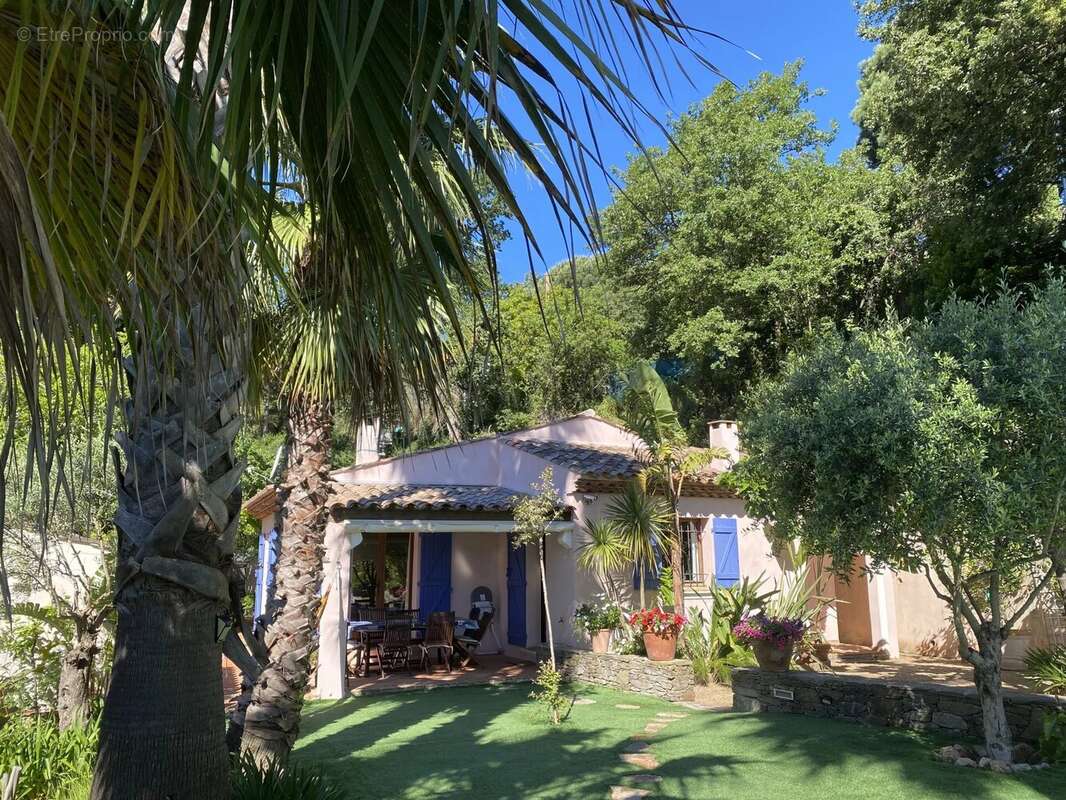 Maison à LA GARDE-FREINET
