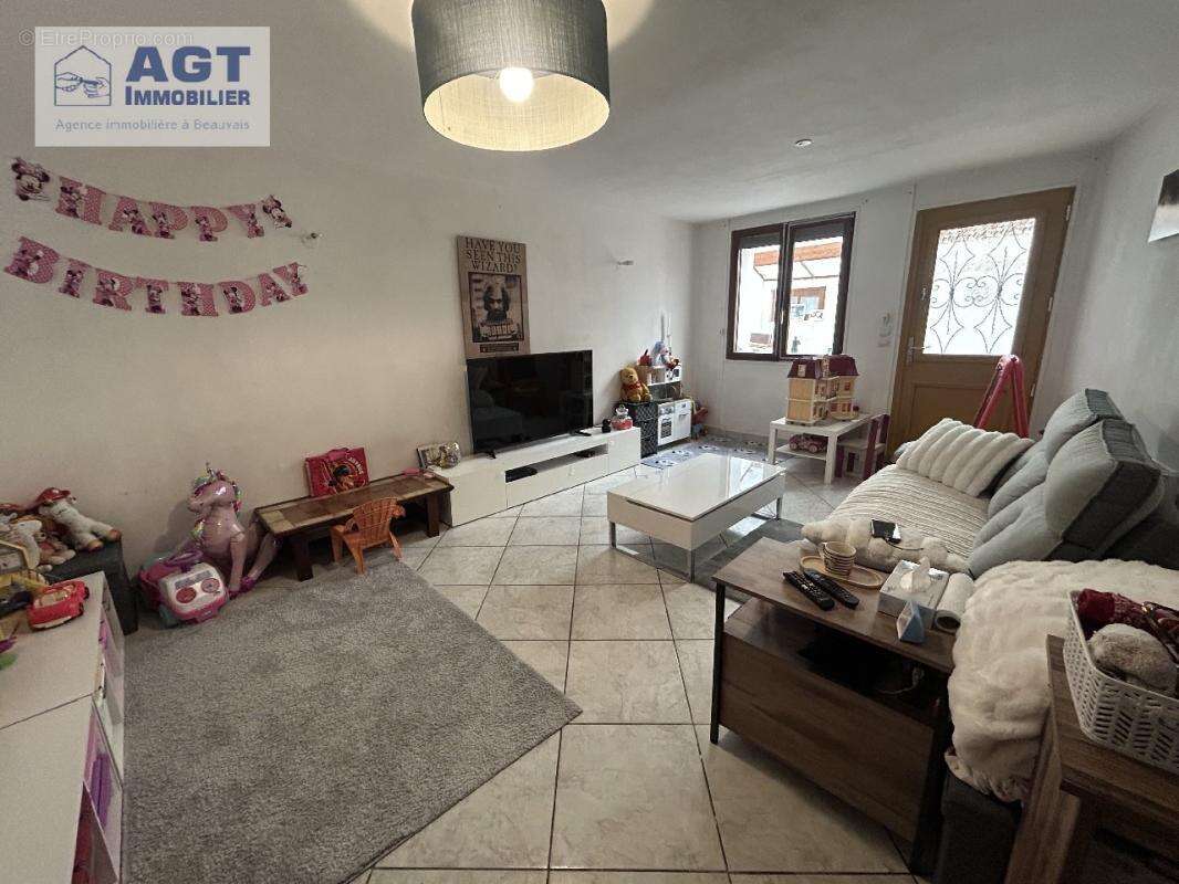 Maison à MILLY-SUR-THERAIN