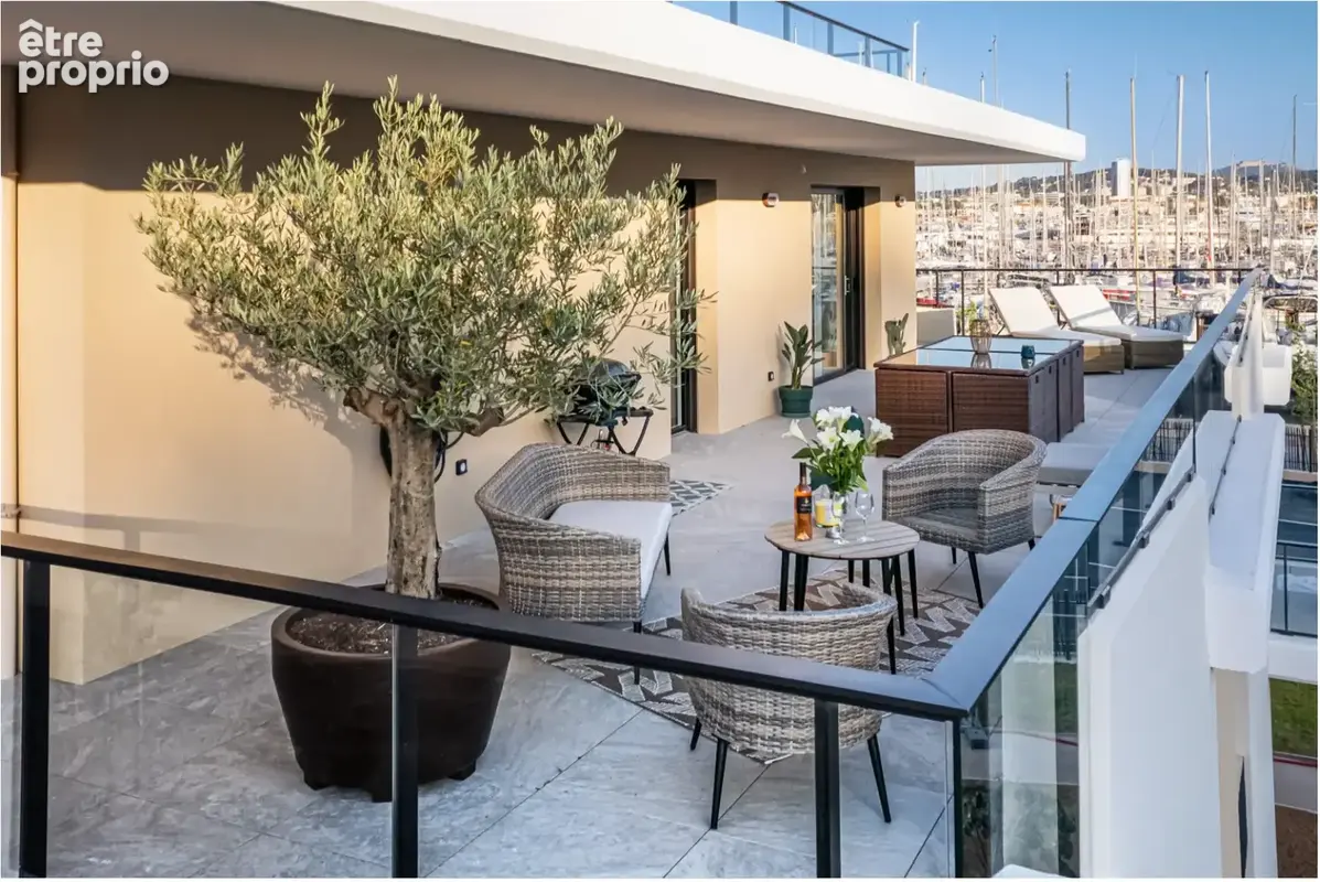 Saint-Mandrier-Pin-Rolland - Appartement de standing type 3 vue mer avec terrasse & garage - photo 7