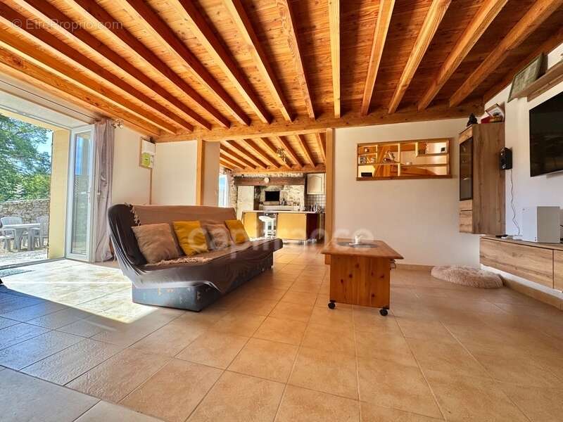 Maison à NOIRETABLE