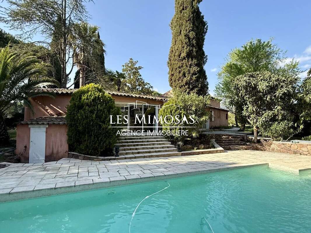 Maison à ROQUEBRUNE-SUR-ARGENS