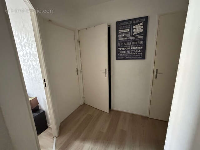 Clermont Ferrand pradelle T5 de 96 m2, 3 chambres, balcon, séjour double, sdb, cuisine équipée libre, parking - photo 13