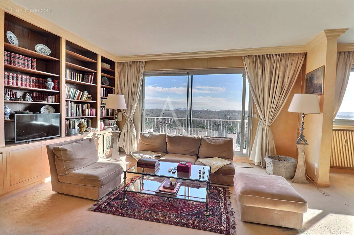 Appartement à LE MESNIL-LE-ROI