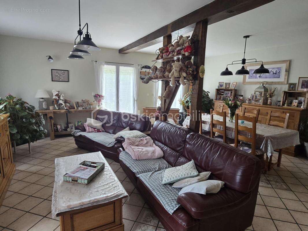 Maison familiale de 138m² - 4 chambres, jardin et garage - Tillé (60000) - photo 9
