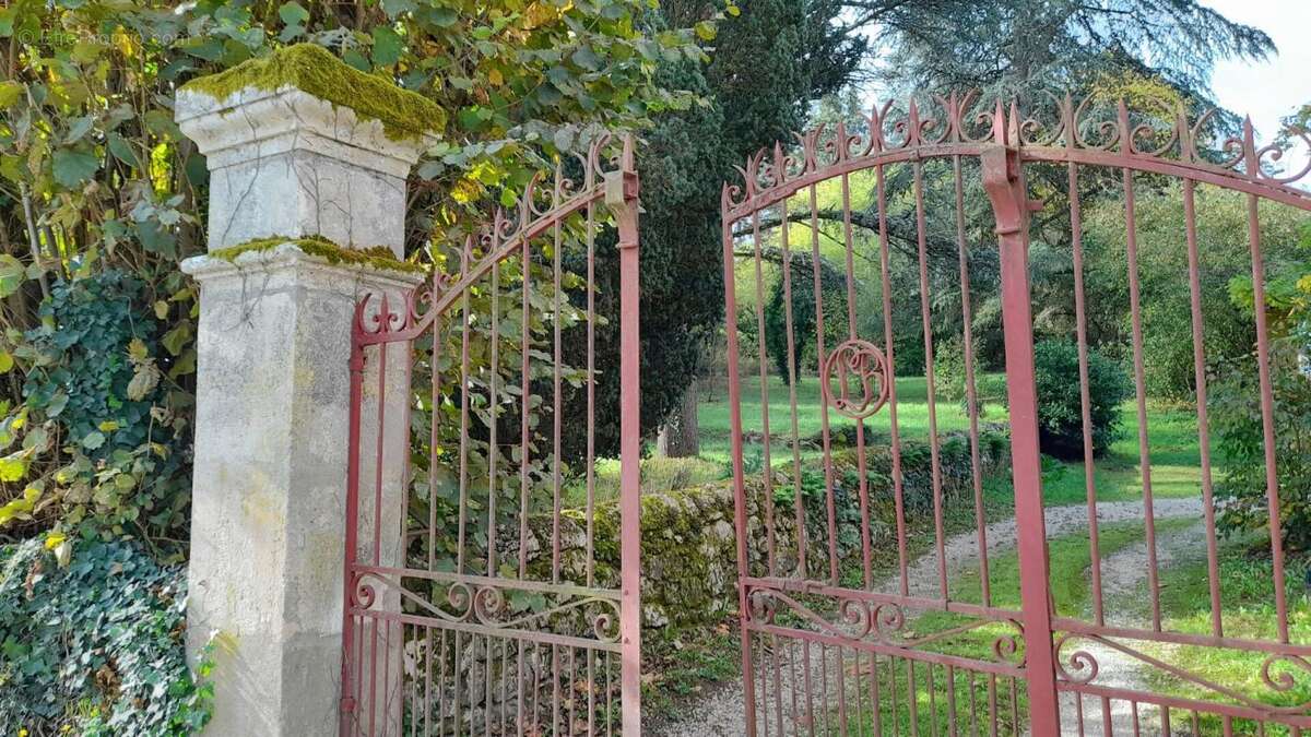 Cahors 46090, maison de village avec grand jardin et jolie grange - photo 2