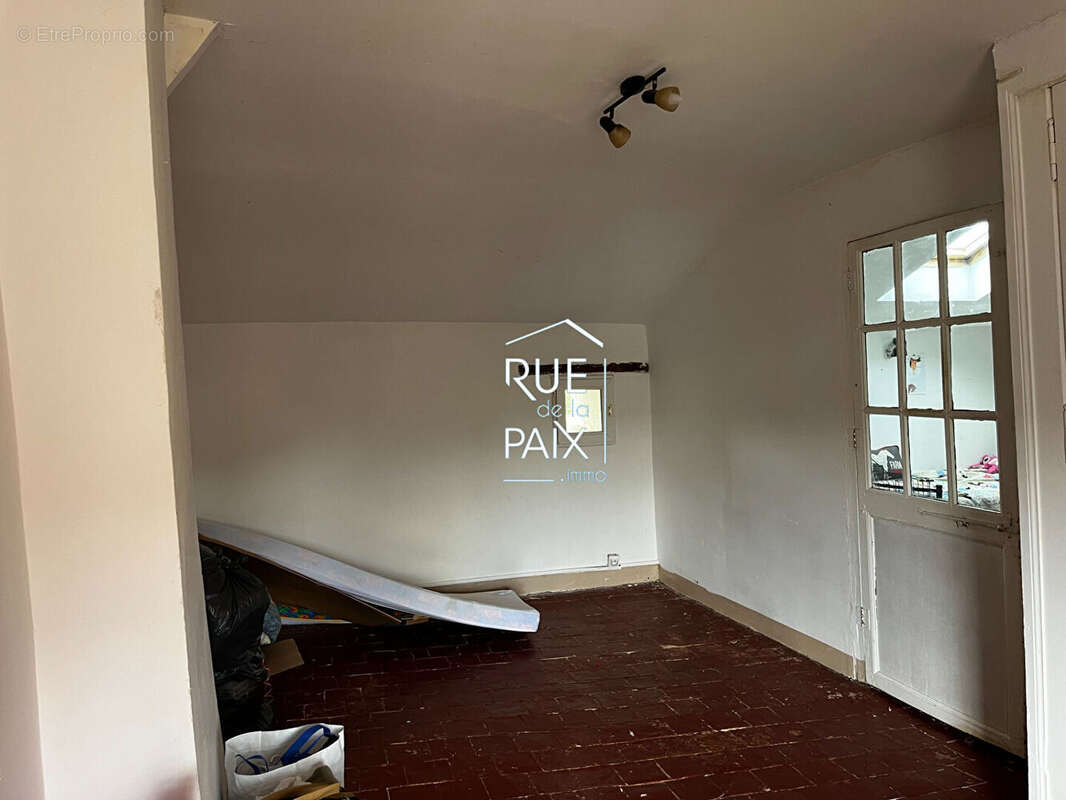 Maison à MONTS-SUR-GUESNES