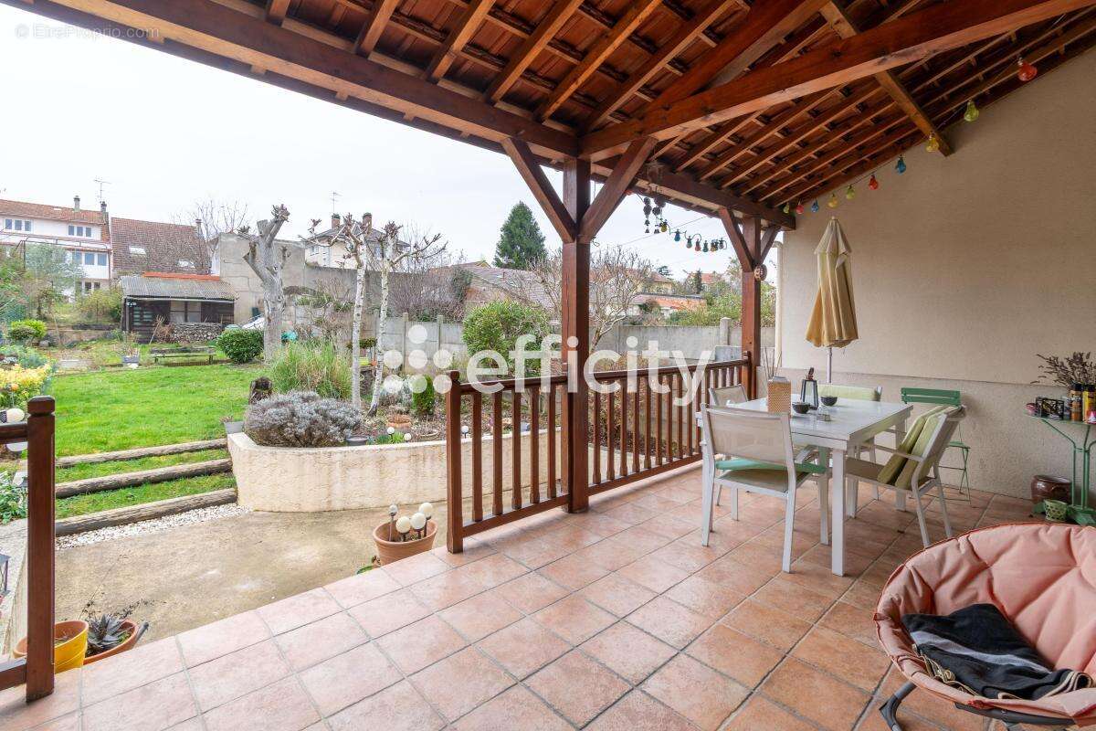 Maison 128 m² à Villeneuve-Le-Roi  - photo 13